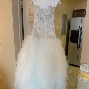 Strapless wedding dress
